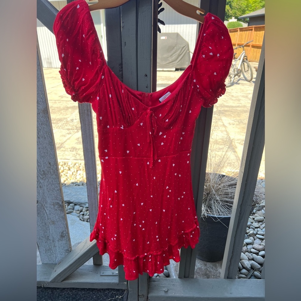 Size 3 B. Smart juniors short sleeved red heart dress - Picture 2 of 5